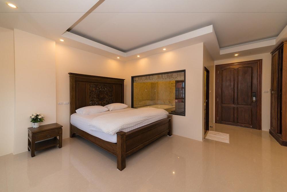 Thongtara House Boutique Srinakarin Hotel Bangkok Bagian luar foto