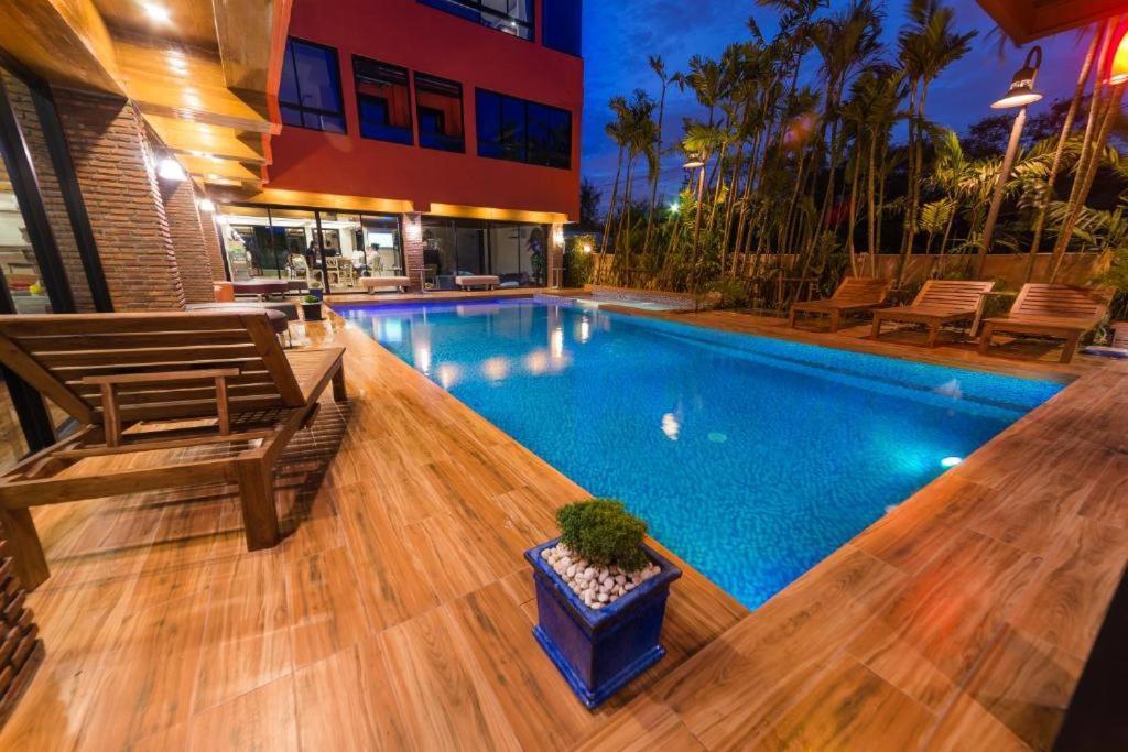 Thongtara House Boutique Srinakarin Hotel Bangkok Bagian luar foto