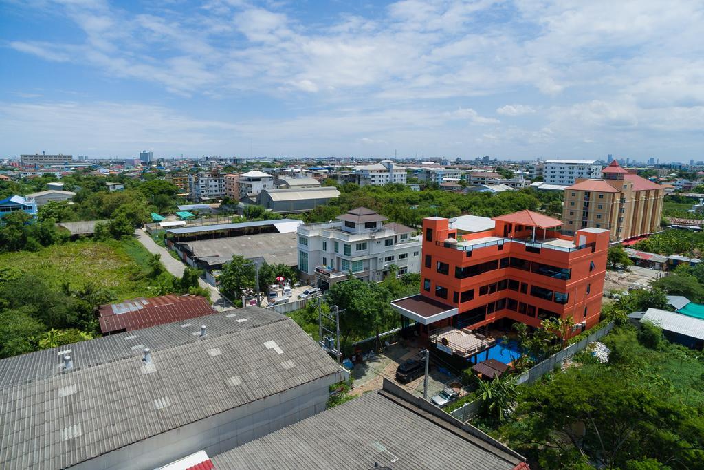Thongtara House Boutique Srinakarin Hotel Bangkok Bagian luar foto