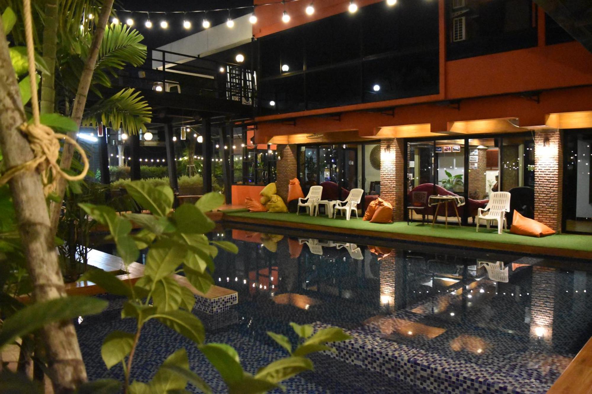 Thongtara House Boutique Srinakarin Hotel Bangkok Bagian luar foto
