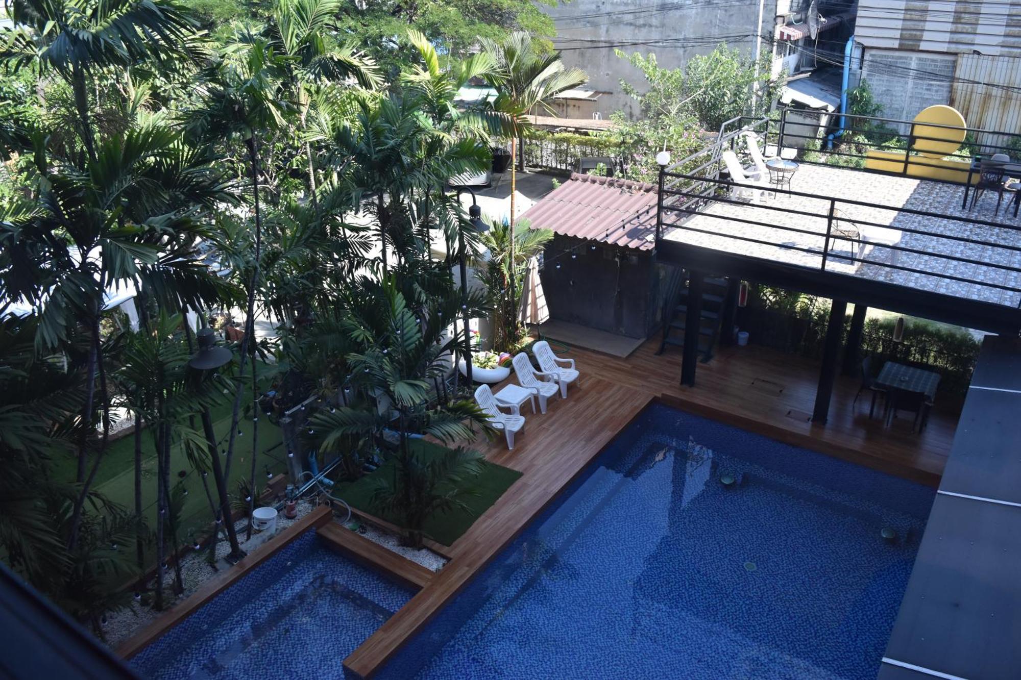 Thongtara House Boutique Srinakarin Hotel Bangkok Bagian luar foto