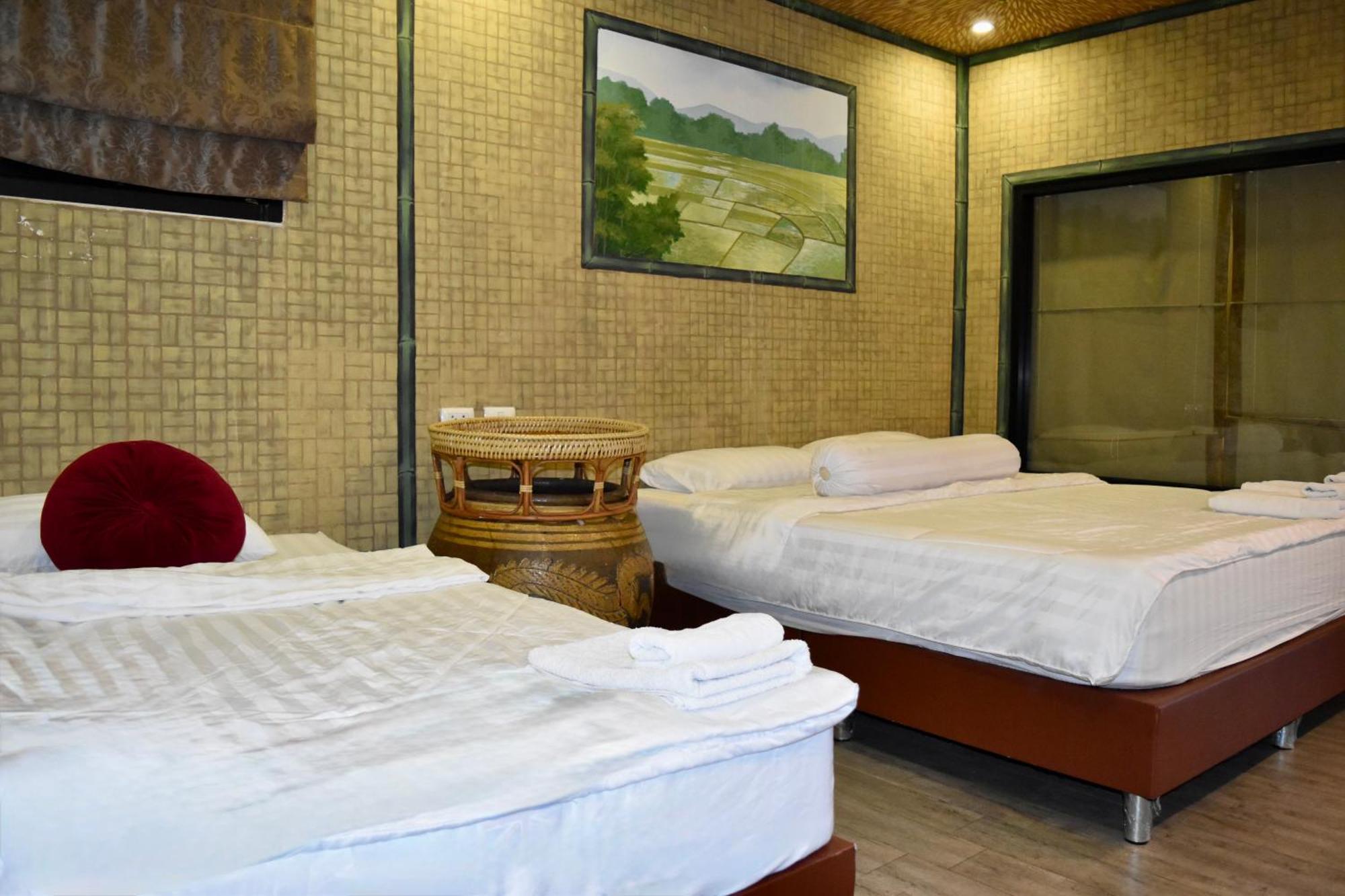 Thongtara House Boutique Srinakarin Hotel Bangkok Bagian luar foto