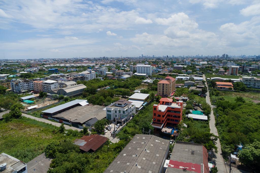 Thongtara House Boutique Srinakarin Hotel Bangkok Bagian luar foto